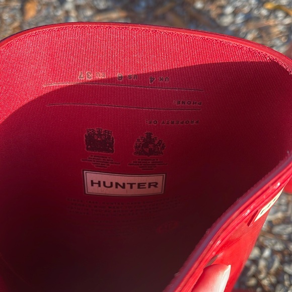 Hunter - Red Tall Gloss Rainboots - 6 - Picture 5 of 6